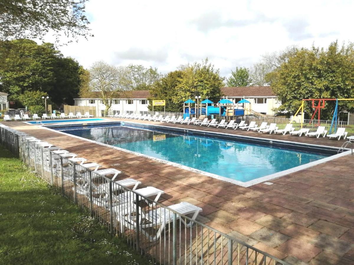 2 Bed Villa With Full Use Of Site Facilities Ньюки Экстерьер фото